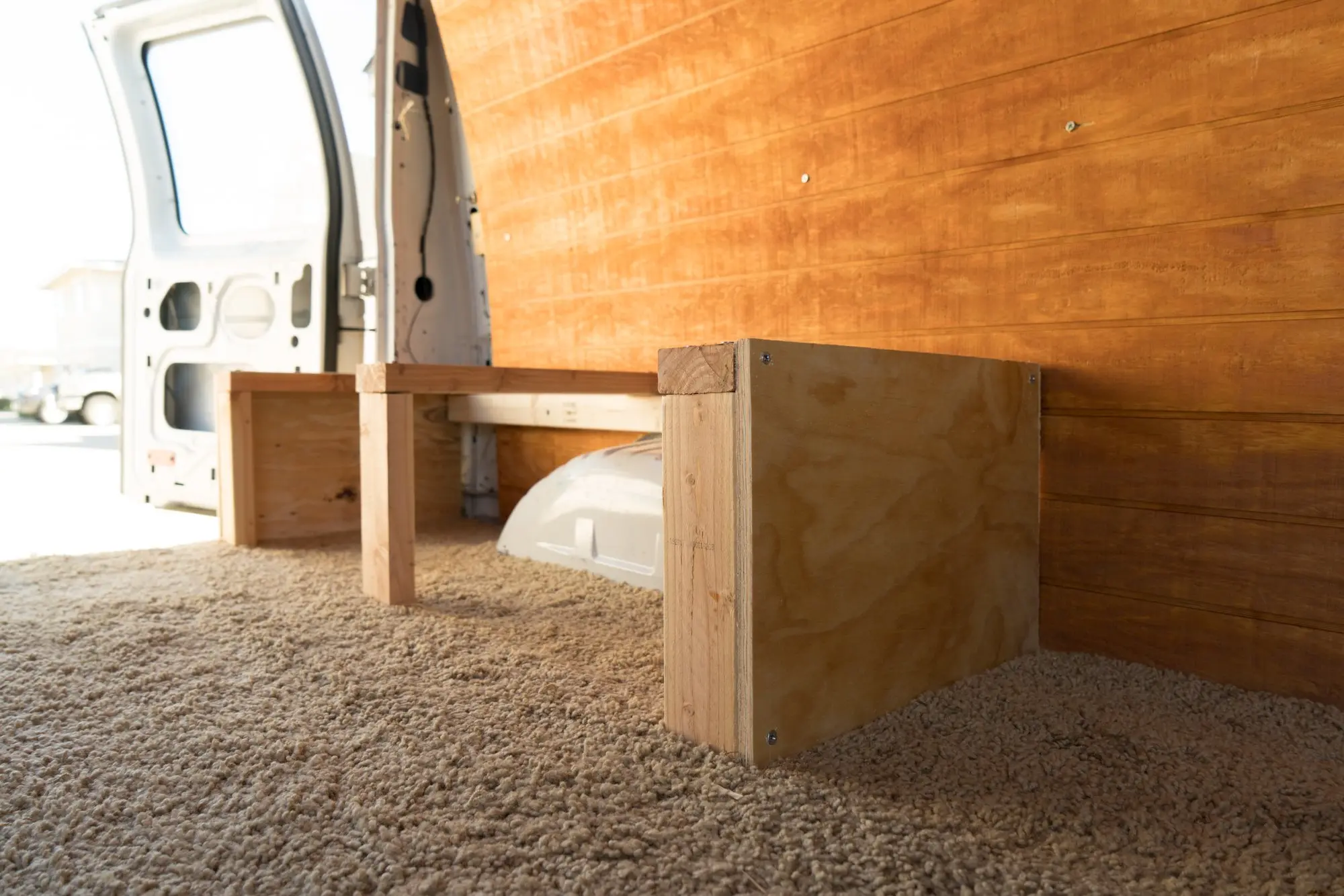 Attach the end pieces to the support beam on every side.
